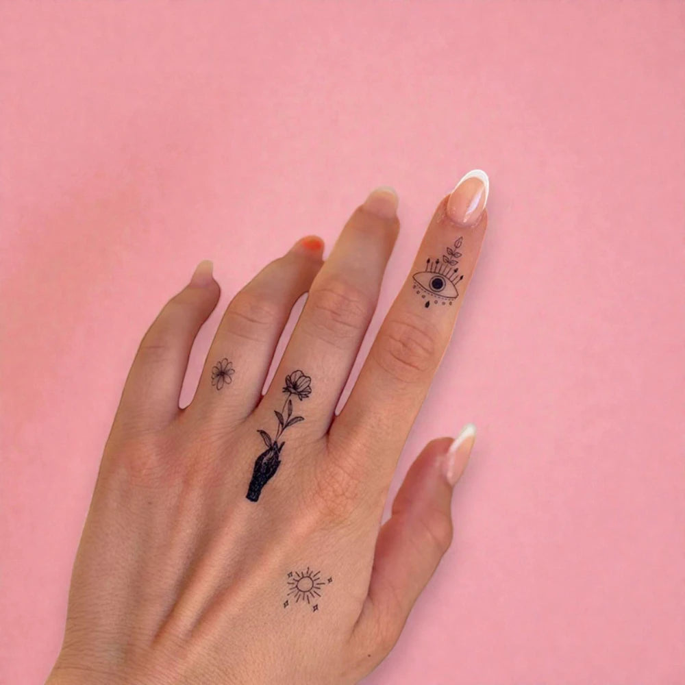 Planche de mini tatouages éphémères tendance pour ado.